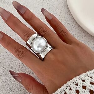 Elegant Silver Pearl Ring
